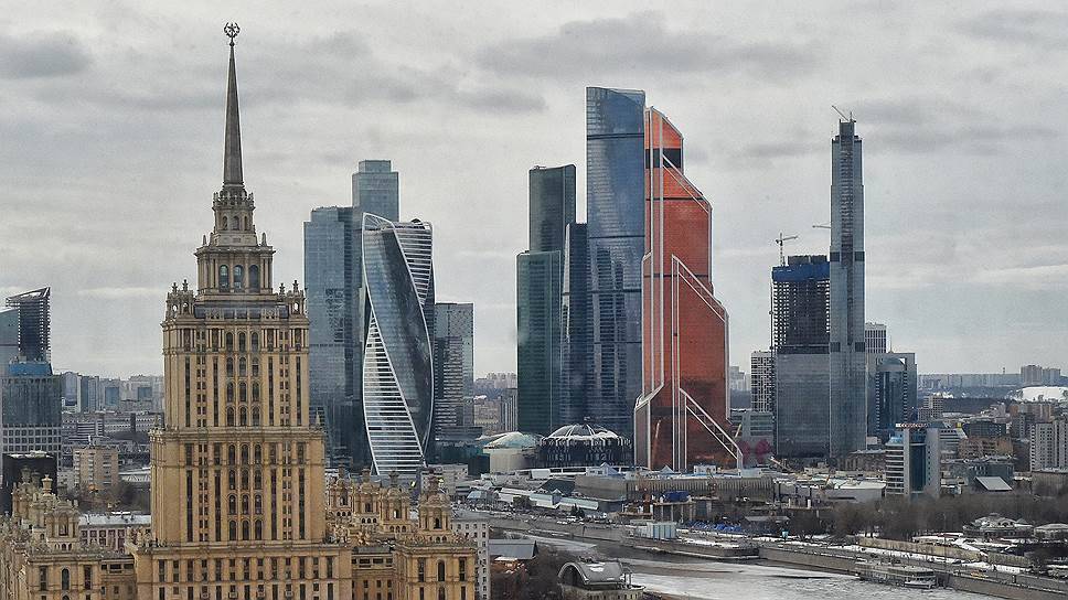 Москва заняла первое место в России по качеству электронных госуслуг 3 Современный деловой городский пейзаж Москва небоскребы