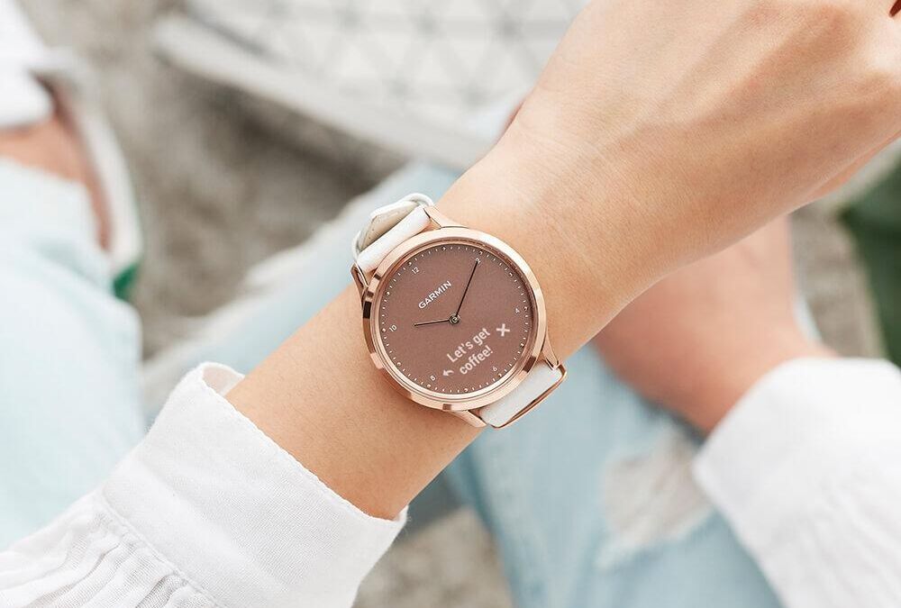 Женские умные часы Garmin с цифровым дисплеем и элегантным дизайном