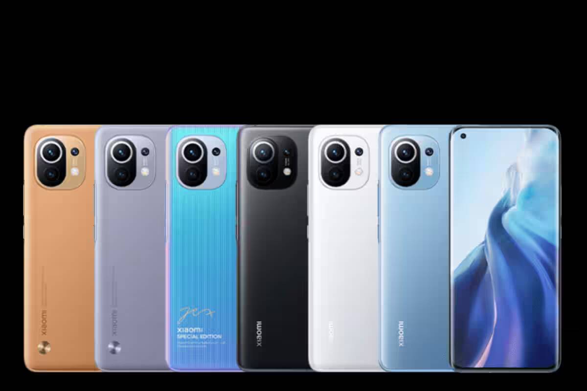 Xiaomi Mi 11 приедет в Россию 13 мая 1 умные мобильные телефоны Xiaomi Mi 11 разный цвет ракурс передний ряд