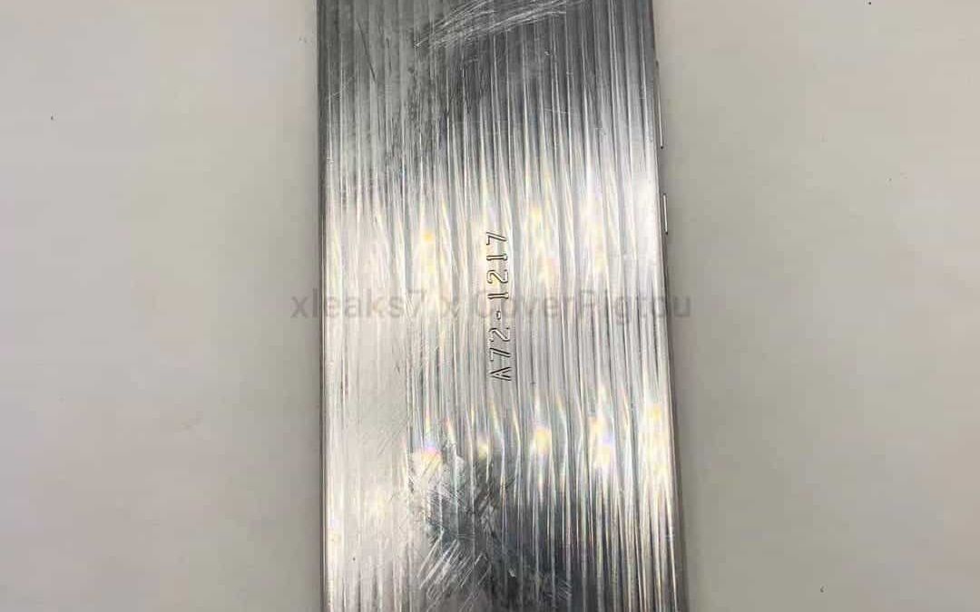 Задняя панель смартфона Google Pixel с царапинами и повреждениями