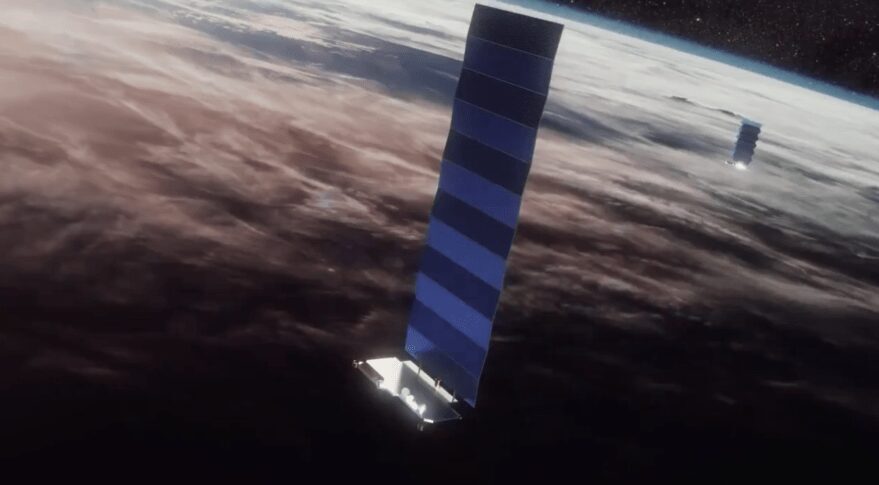 Спутник Falcon 9 крупным планом в космосе