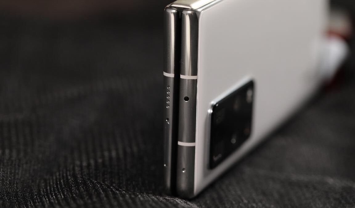 Складной дисплей Lenovo Legion Go Fold с интерфейсом вина