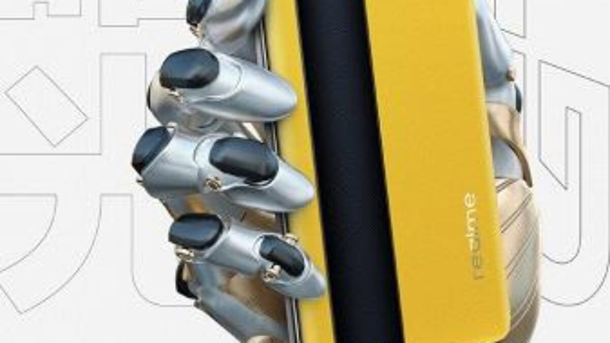 Умный телефон Realme GT для геймеров в руке робота