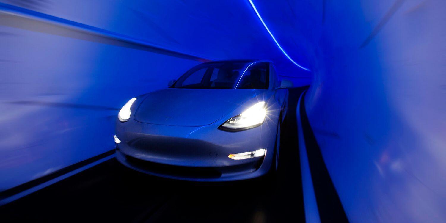Илон Маск проложит туннель под Майами за 30 миллионов долларов 5 a car inside a tunnel dug by the boring company