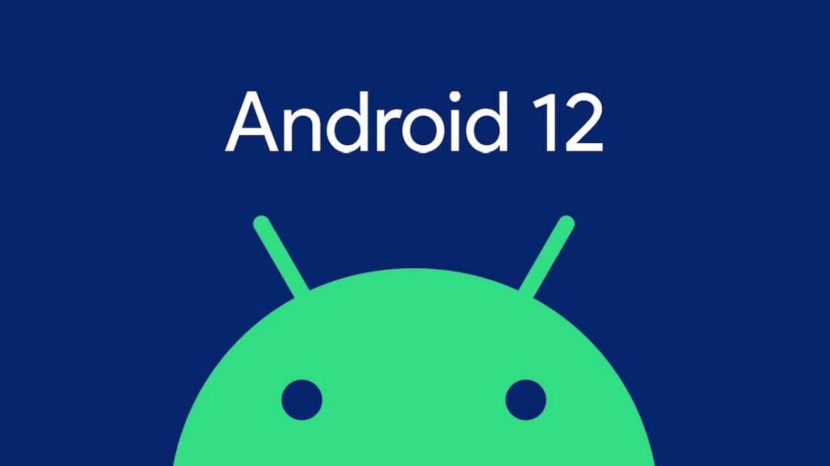 Обложка обзора Android 12 с логотипом Android и изображением робота на фоне обновления