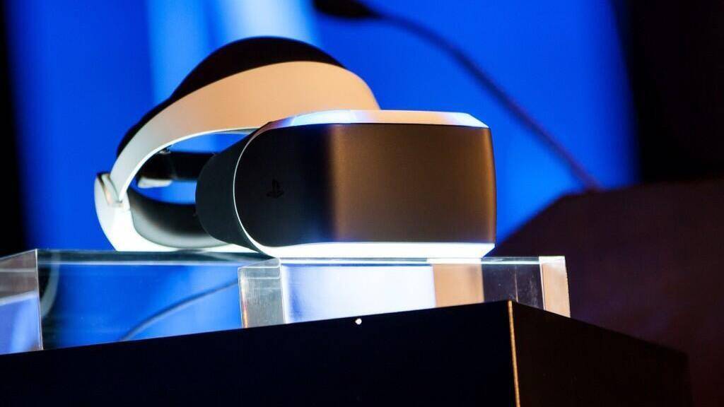 VR-шлем Sony для PlayStation 5 на подставке