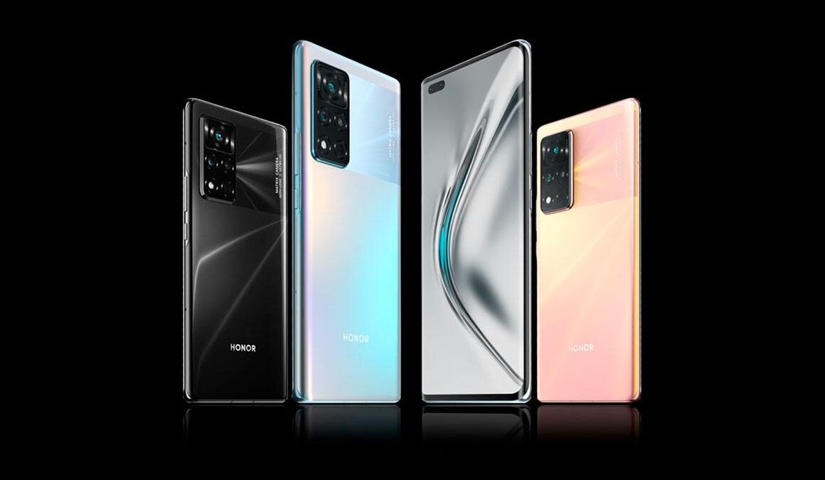 Четыре смартфона Honor V40 5G в разных цветах на тёмном фоне — задние панели устройств