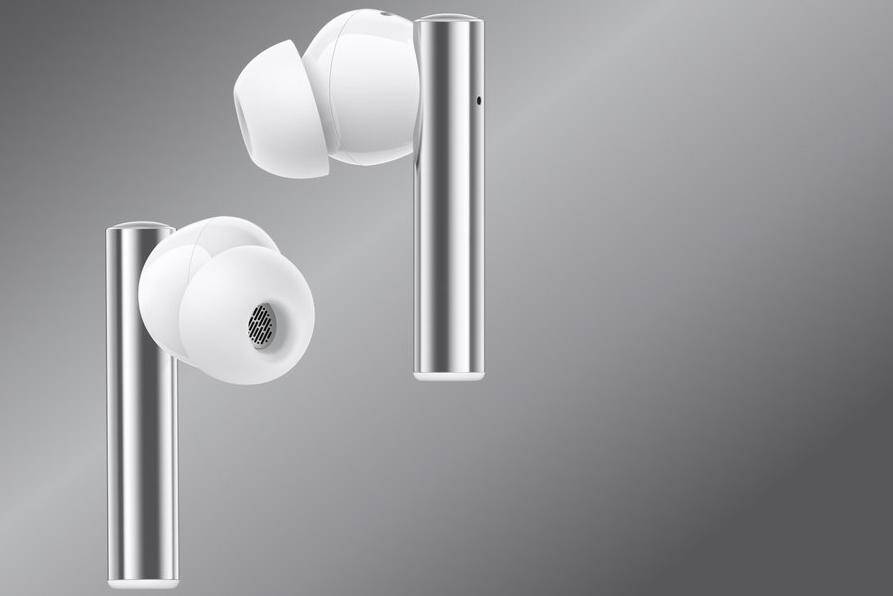 Беспроводные наушники Realme Buds Air 2 в серебристом корпусе и белых амбушюрах, вид сбоку и сзади