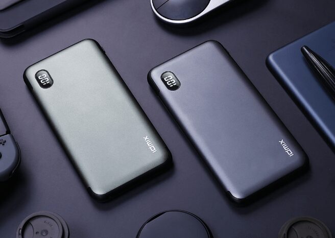 Xiaomi выпустила портативный аккумулятор для владельцев iPhone 3 Портативные аккумуляторы Xiaomi для iPhone на поверхности