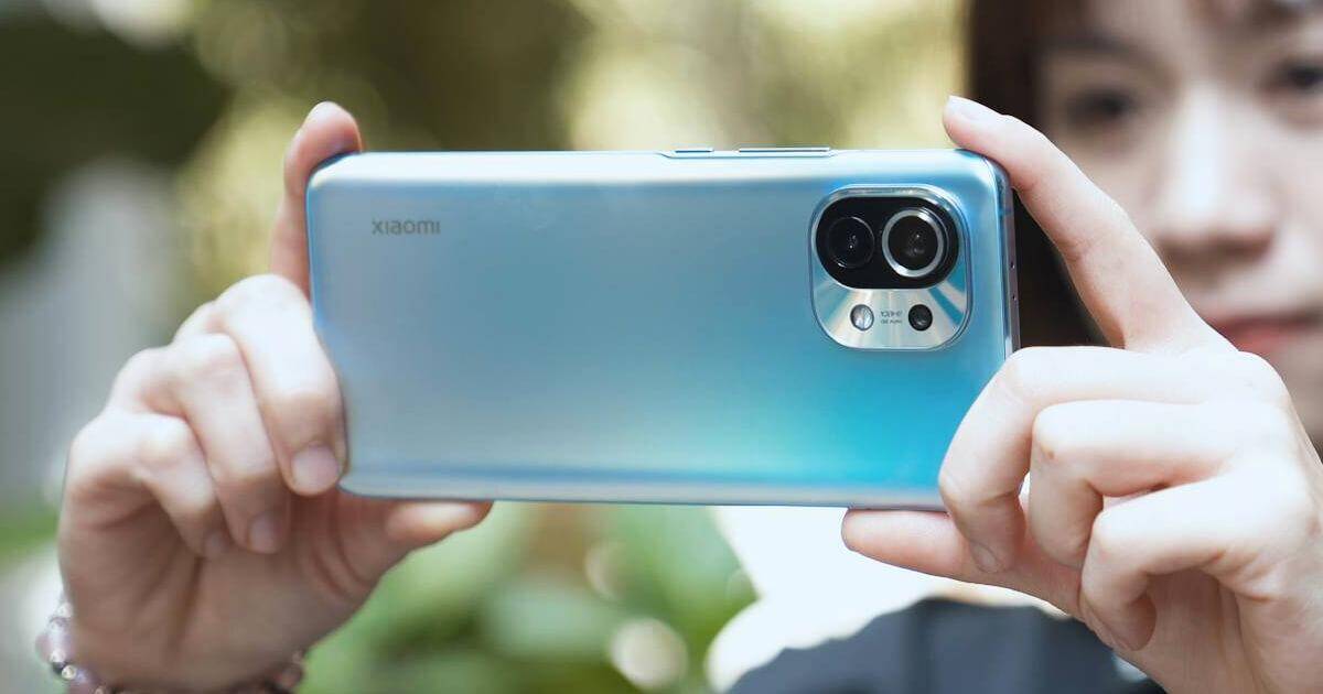 Задняя часть смартфона Xiaomi Mi 11 с камерой