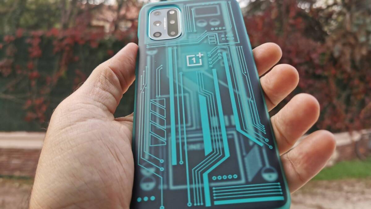 Смартфон OnePlus Nord 2 с необычным дизайном корпуса