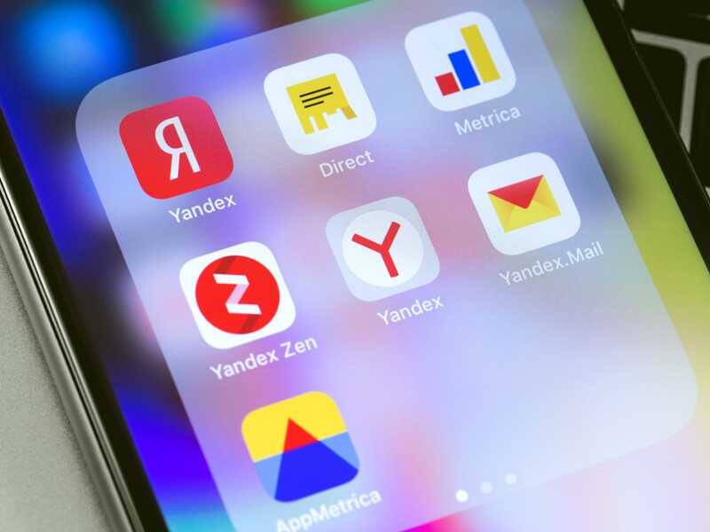 Samsung будет предустанавливать на свои смартфоны приложения Яндекса, которые нельзя удалить 3 Экран смартфона Samsung с предустановленными приложениями Яндекса