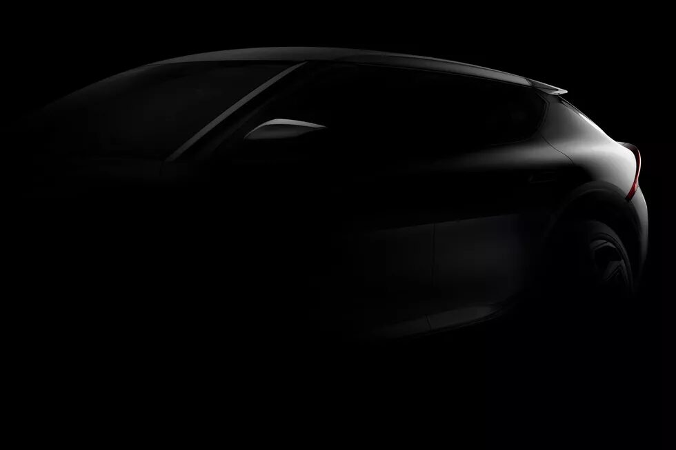 Новый электрический кроссовер Kia EV6 дразнит внешним видом 6 Тёмный силуэт электрокроссовера Kia EV6 с частичной подсветкой внешних линий