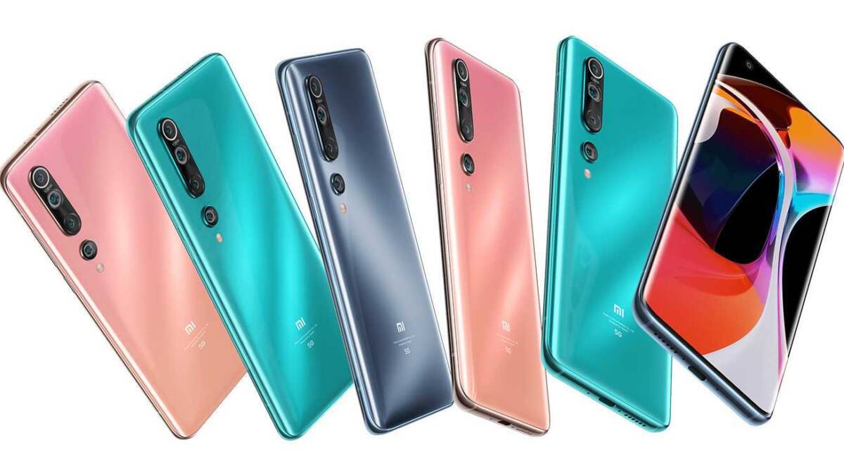 Цветные смартфоны Xiaomi с тремя камерами сзади и дисплеем спереди