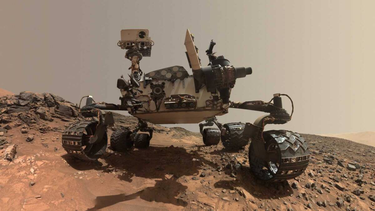 Марсоход NASA Curiosity запечатлел дрейф облаков над поверхностью Марса на снимках