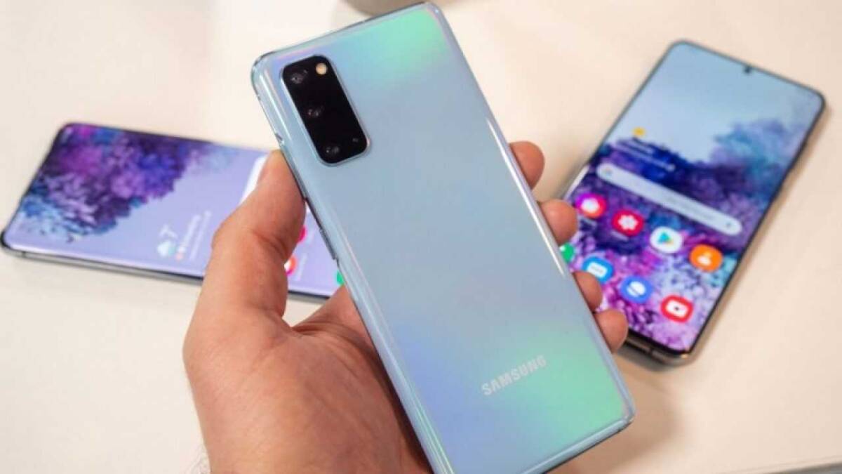 Samsung готовит бюджетную версию смартфона Galaxy S20 Fan Edition 4 США Samsung Galaxy S20 Fan Edition на задней панели