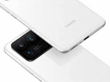 Камера Xiaomi Mi 11 Ultra с двумя объективами и вспышкой