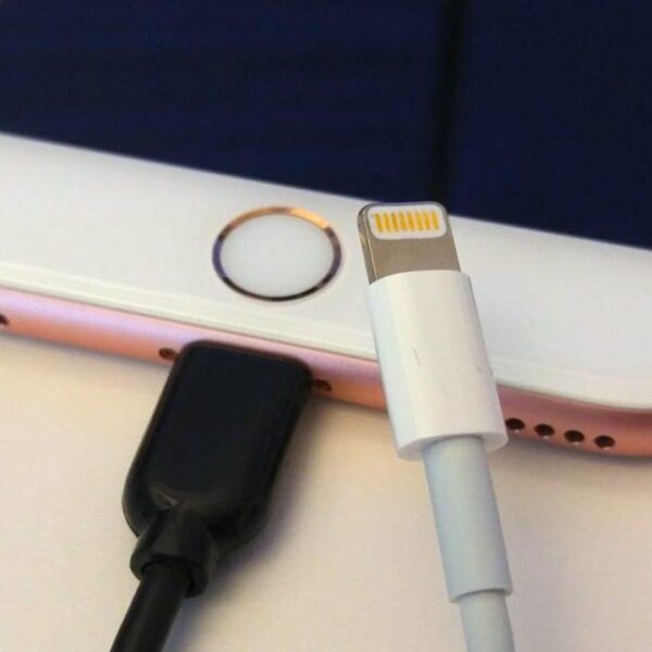 apple iphone lightning 12w 3 1280x720 1