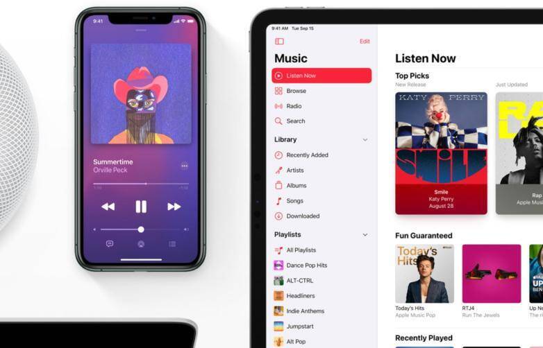 Экран Apple Music на ярком красном фоне с градиентом