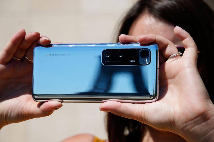 Xiaomi Mi 10S: задняя панель с четырьмя камерами и зеркальной крышкой