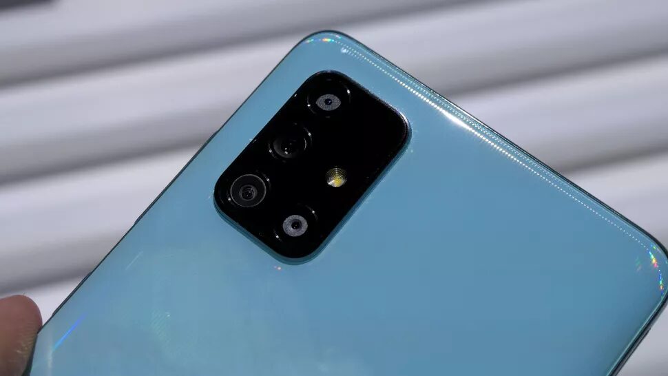 Samsung Galaxy A72 может унаследовать функцию камеры Samsung S21 3 Камера Samsung Galaxy A72 с четырьмя объективами и вспышкой
