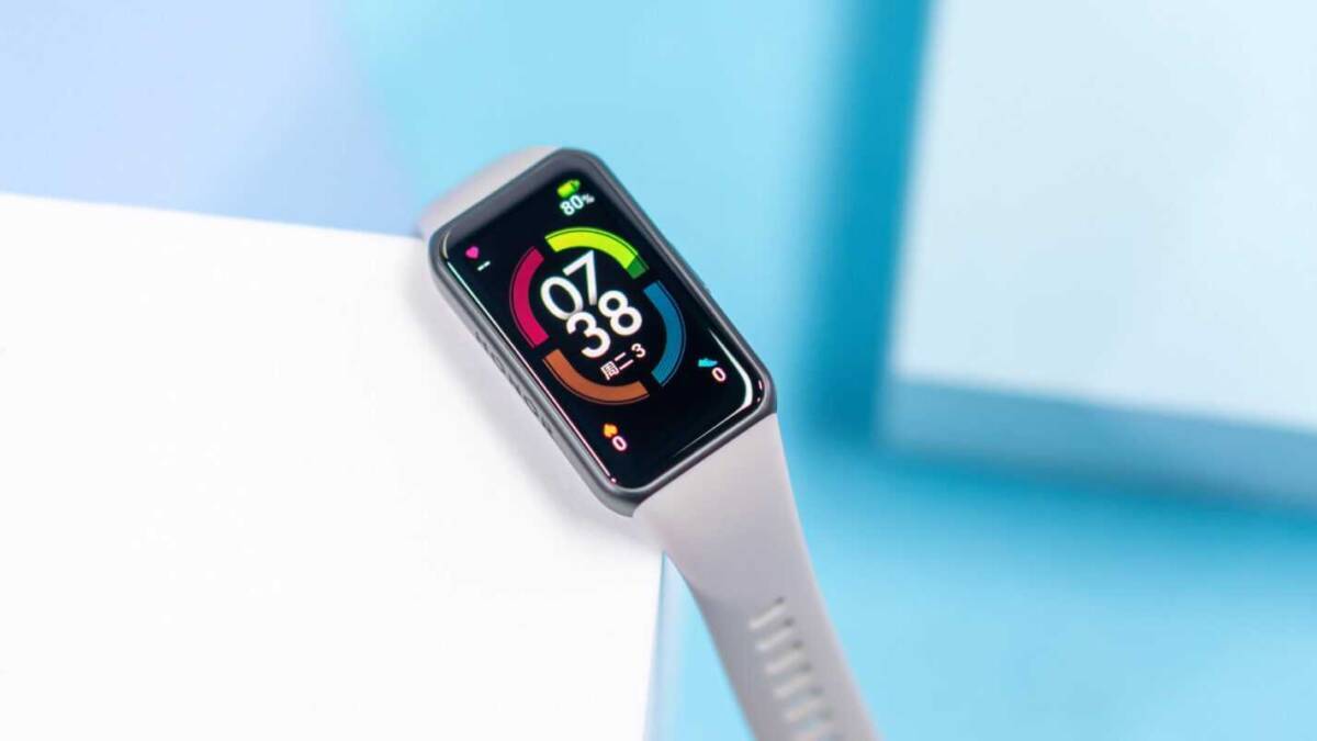 Умный браслет Honor Band 6 с цветным дисплеем и интерфейсом