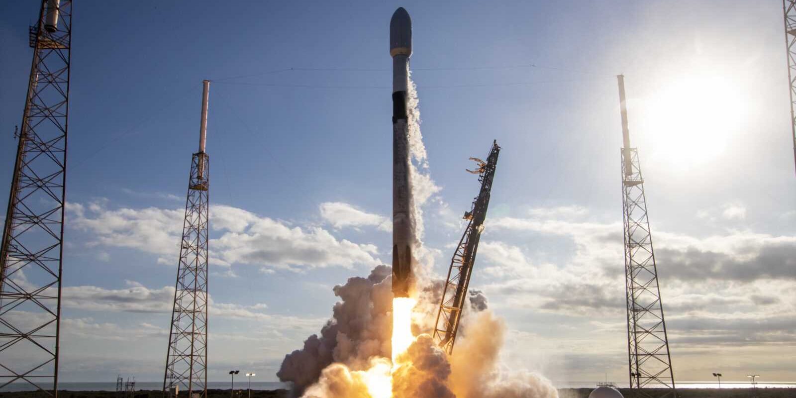 Как посмотреть исторический полёт SpaceX Falcon 9 во вторник 1 etbtoojuuaan5qf 2 scaled 1