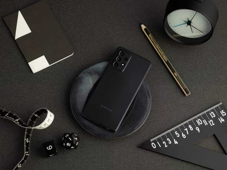 Samsung представил Galaxy A52 и A72 на Galaxy Awesome Unpacked 11 galaxy a52 lifestyle black 751x563 1