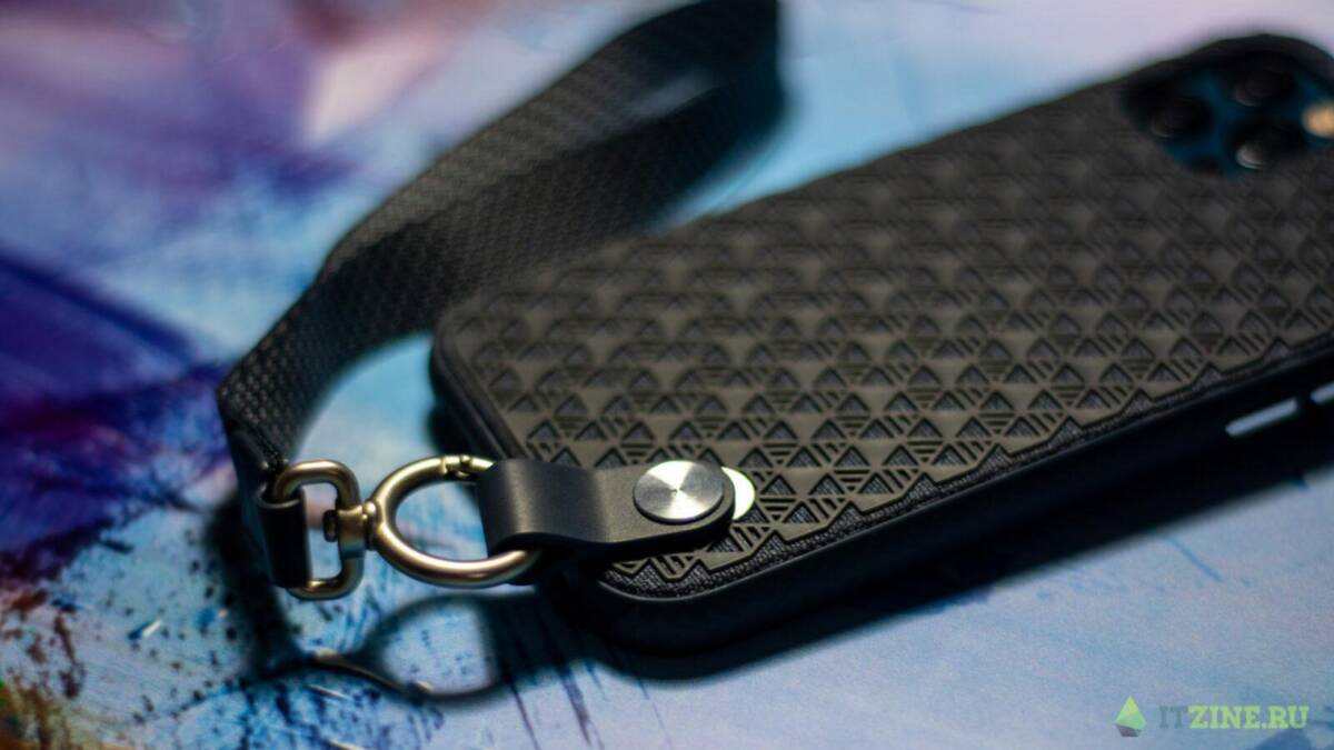 Чехол Moshi Altra для iPhone 12 с карабином и текстурой поверхности