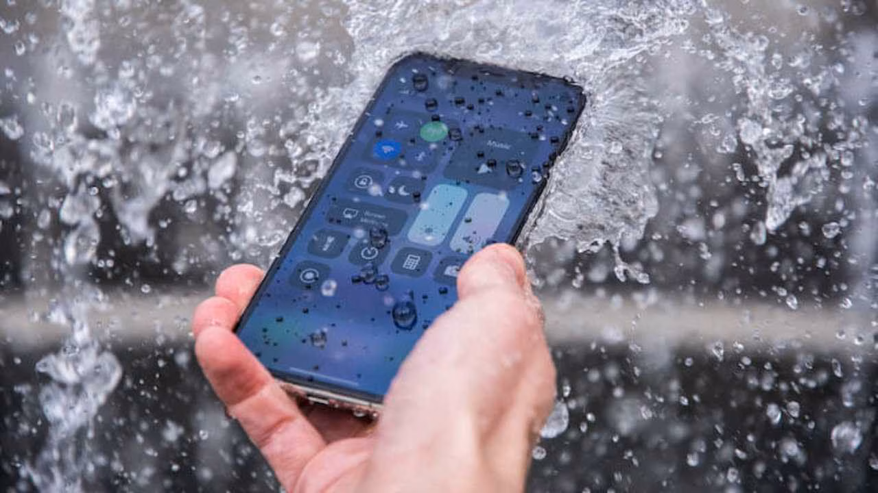 iPhone 11 Pro пролежал на дне замёрзшего озера 30 дней и остался работоспособным 3 gywa 1280x720 1
