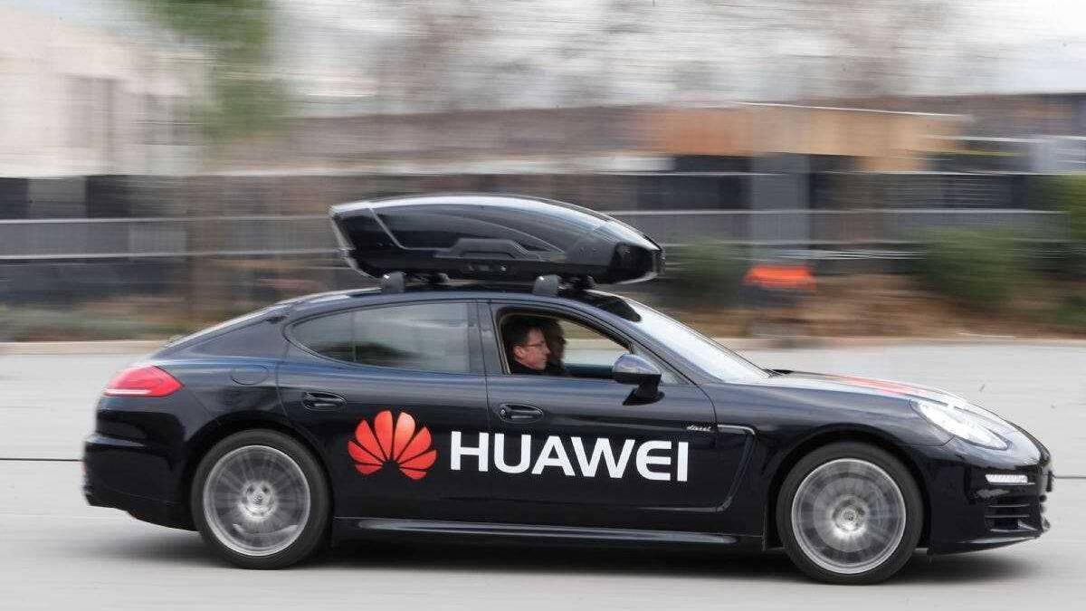 Электромобиль Huawei будет стоить 45000 долларов 4 Фронтальный и задний вид Huawei Mate X2 с изогнутым дисплеем