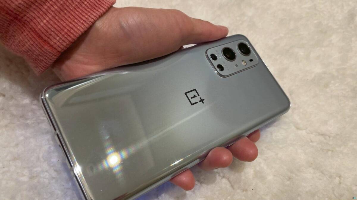 Задняя панель OnePlus 9 Pro с тройной камерой и тремя объективами