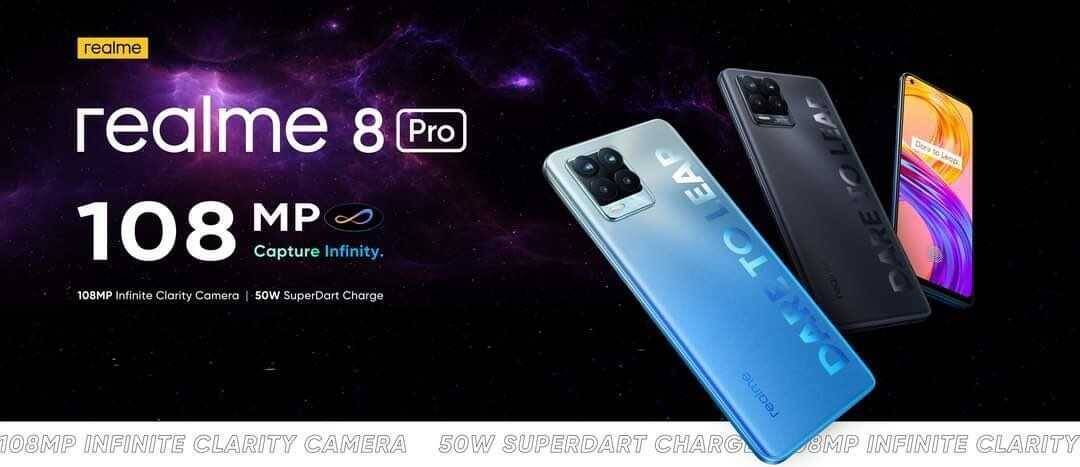 Рекламный тизер смартфонов realme 8 Pro и realme 8 на фоне космоса