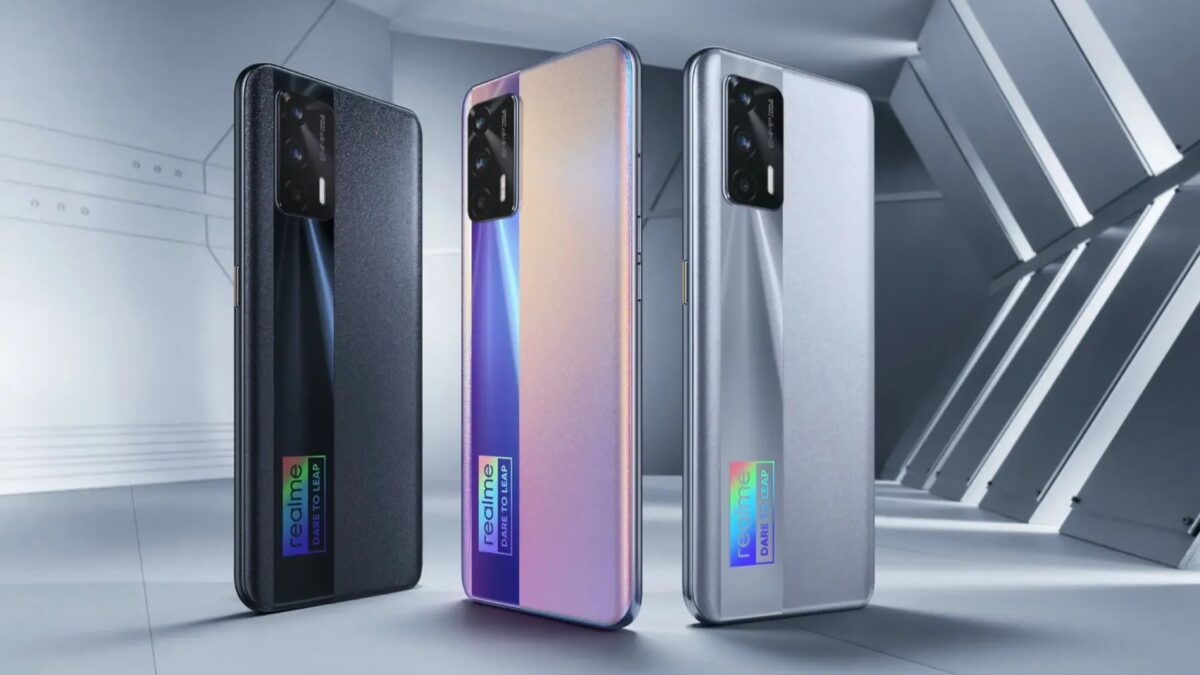 Три смартфона Realme GT Neo с задней панелью