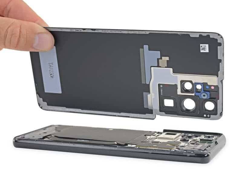 Samsung Galaxy S21 Ultra провалил тест на ремонтопригодность 7 Разобранный Samsung Galaxy S21 Ultra внутренности камера и компоненты