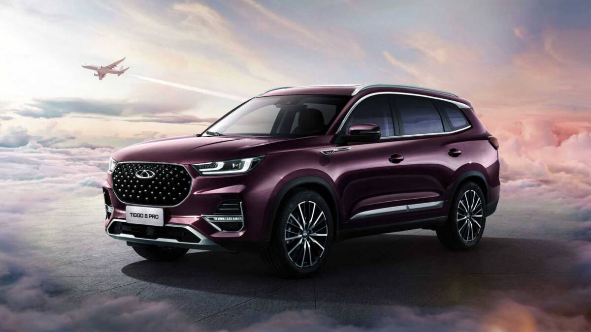 Chery выпустила кроссовер Tiggo 8 Pro в России 7 Кроссовер Chery Tiggo 8 Pro на фоне облаков и самолета
