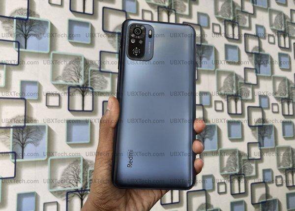 Смартфон Redmi Note 10 с тройной камерой и дисплеем иззади