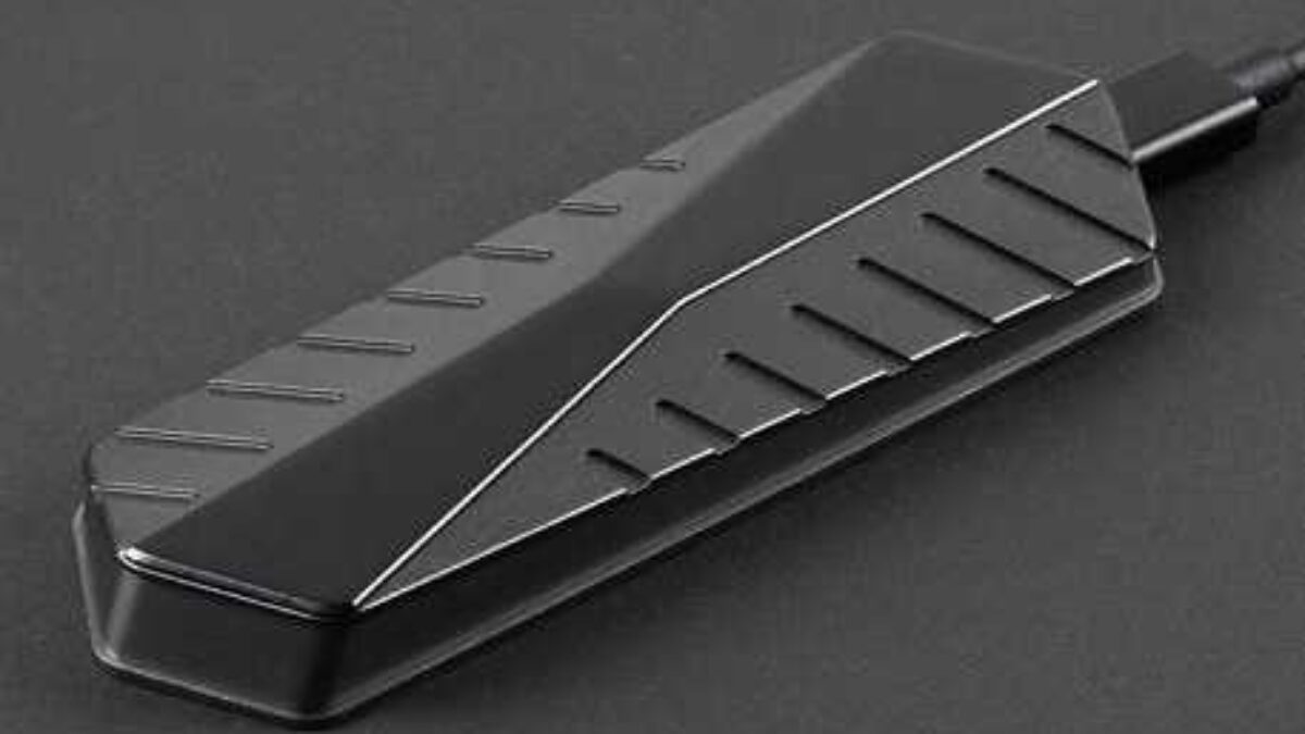 Внешний SSD от GigaDrive с наклонным дизайном и USB интерфейсом