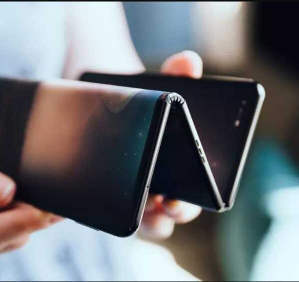 1618817007 tcl zigzag foldable phone prototype 1000x566 1