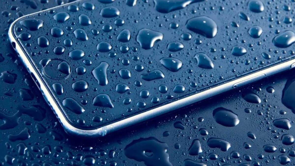 Водонепроницаемый экран iPhone с каплями воды