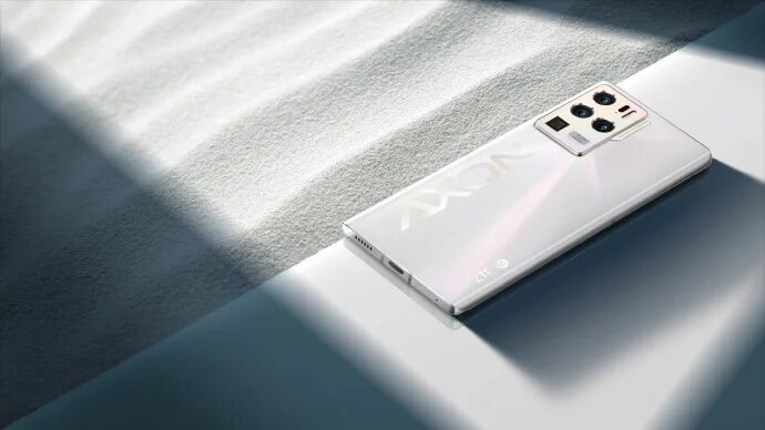 axon 30 ultra white