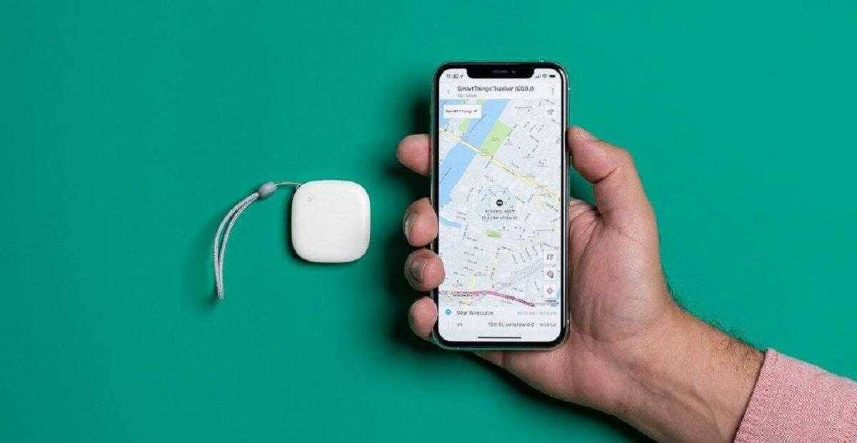 Samsung Smart Tag+ уже доступен для предзаказа 3 Смарт-тег Samsung Smart Tag+ на поверхности с телефоном