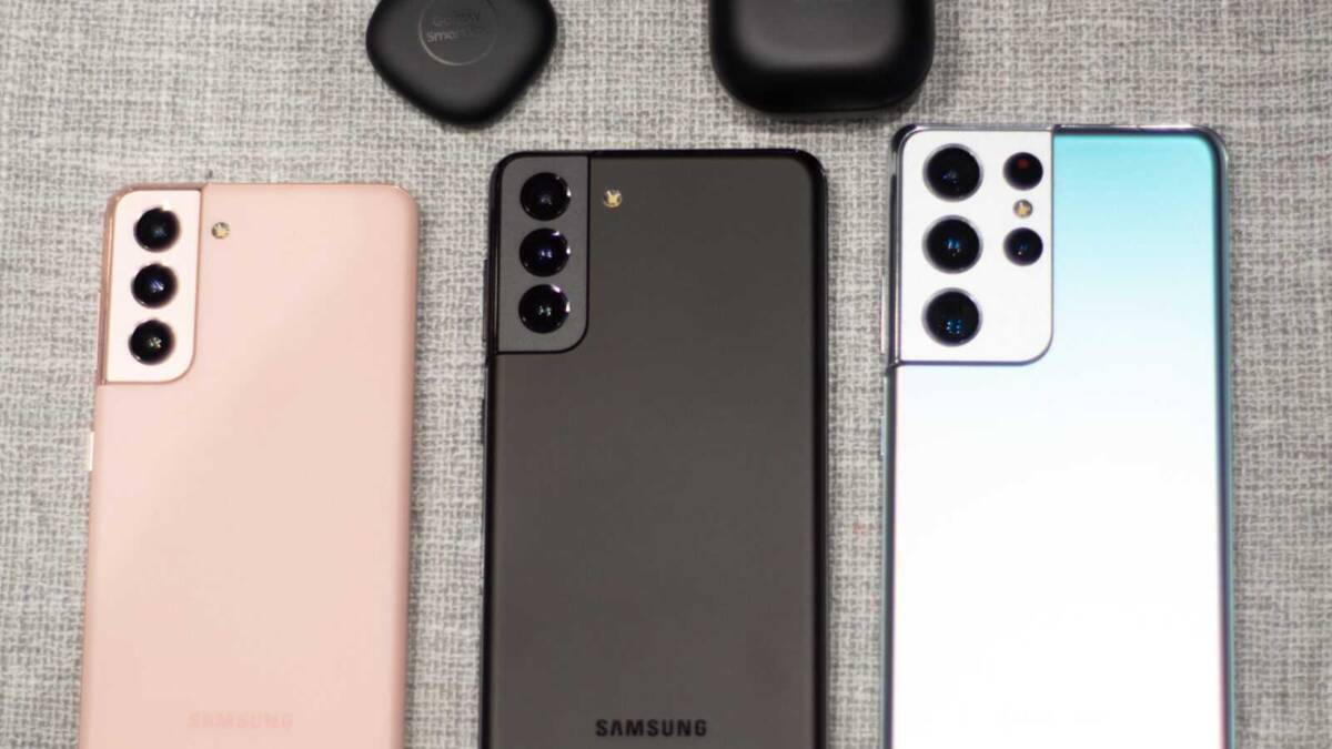 Обзор Samsung Galaxy SmartTag: как перестать терять вещи 23 Три смартфона Samsung Galaxy с камерами и чехлами