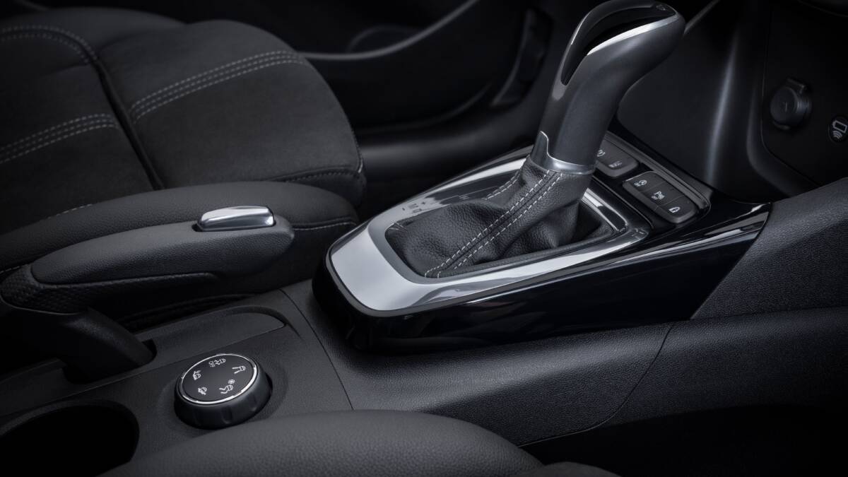 Opel объявляет старт продаж кроссовера Opel Crossland в России