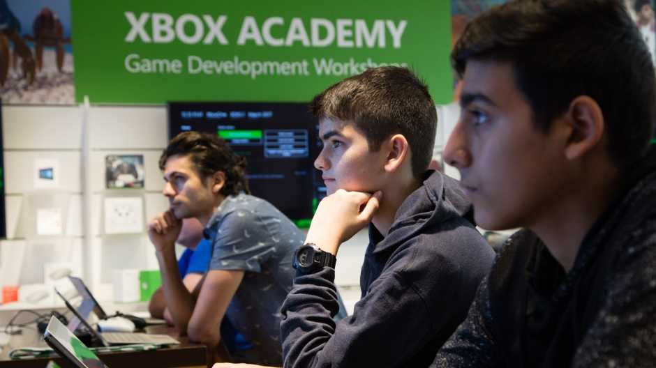 Microsoft научит школьников создавать игры для консоли Xbox 4 xbox academy at microsoft store 1 hero