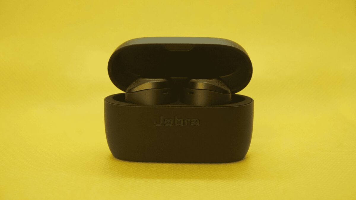 Наушники Jabra Elite active 75t в кейсе сверху