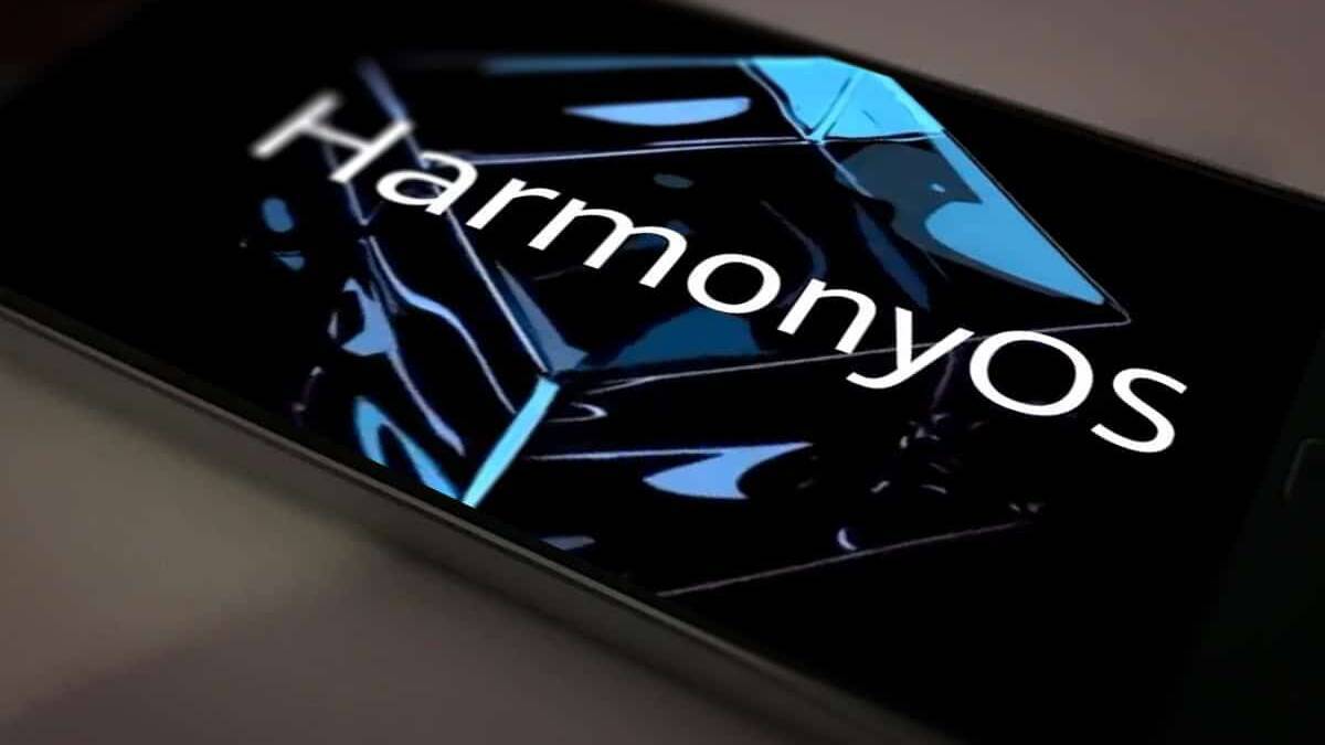 Экран смартфона Huawei с интерфейсом HarmonyOS 2.0 и логотипом Harmony на черном фоне