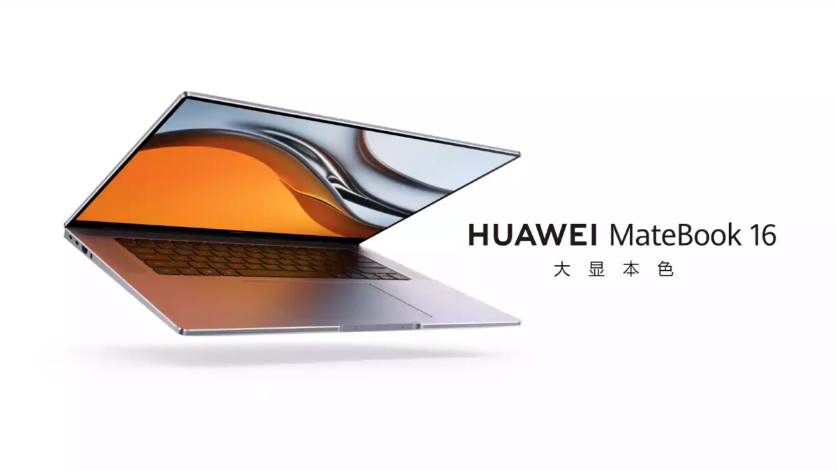 ноутбук Huawei MateBook 16 наполовину открыт экран и клавиатура сбоку