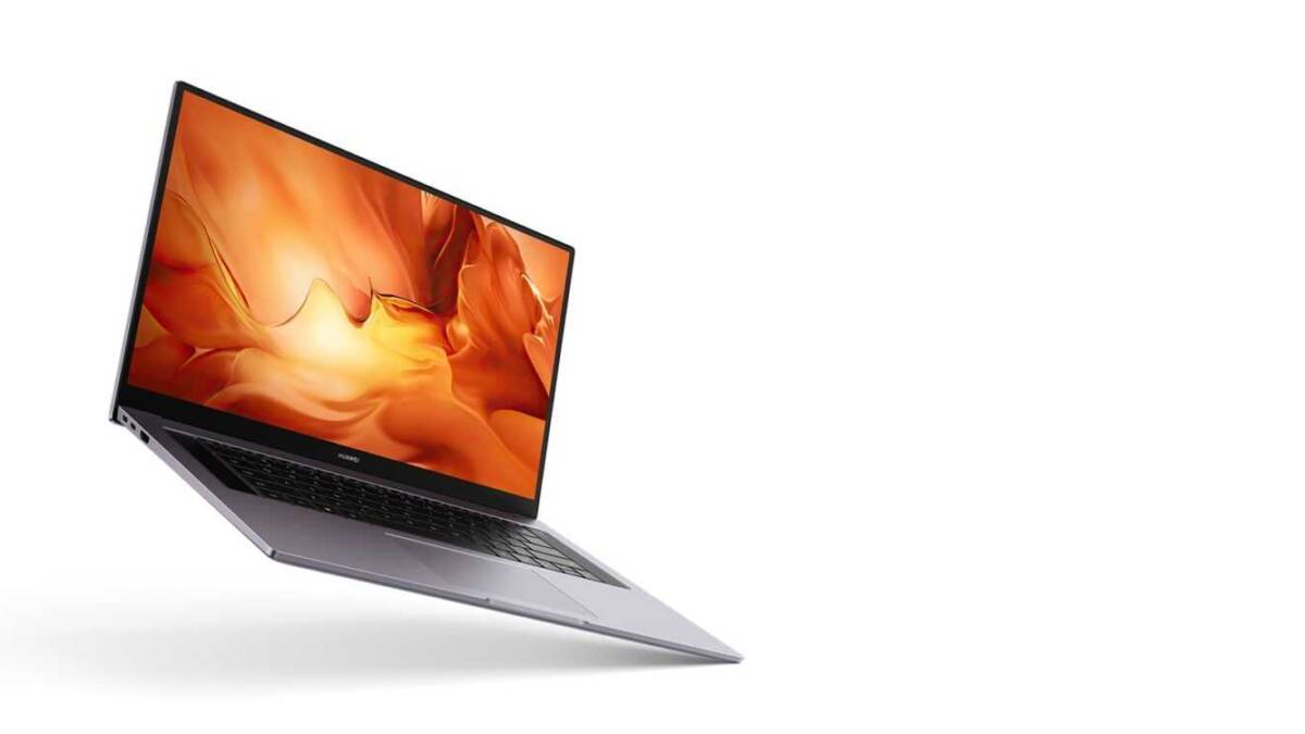 Ноутбук Huawei MateBook 16 с открытым экраном и тёмным корпусом изображение