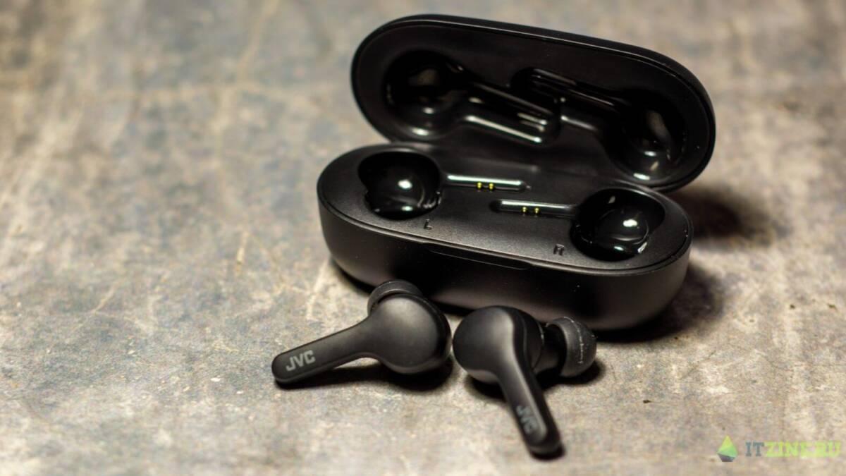 Bluetooth-наушники JVC HA-A7T в кейсе с наушниками